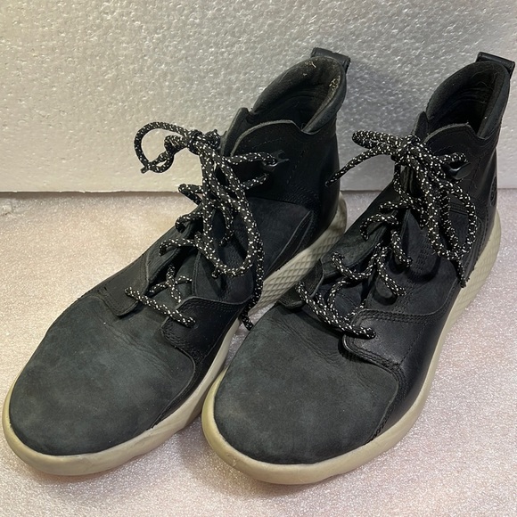 Timberland size 8 leather chukkas - Picture 1 of 4